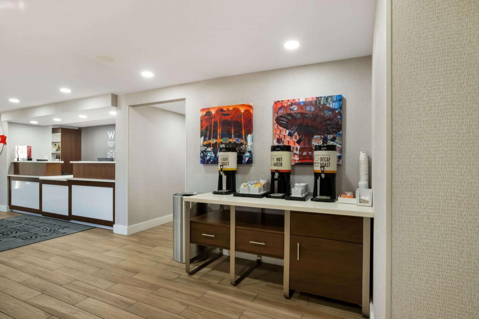 Hampton Inn Philadelphia/Віллоу-Ґров Екстер'єр фото